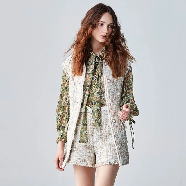 【iROO】鑲花朵珍珠釦針織外套 歷史價格詳細信息