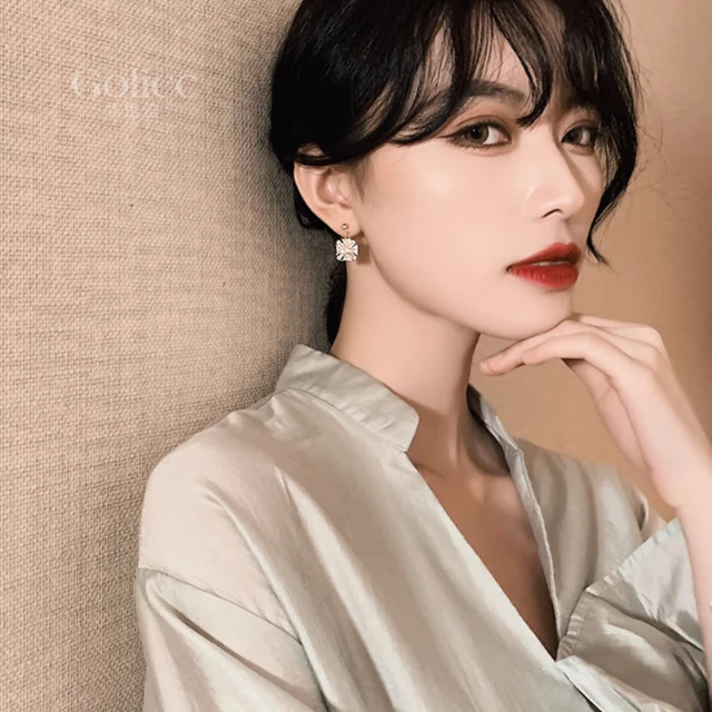 【Golicc】聖誕氣氛 毛絨蝴蝶結抓夾(聖誕節 髮飾 頭飾 鯊魚夾 抓夾 禮物 滿額贈) 歷史價格詳細信息