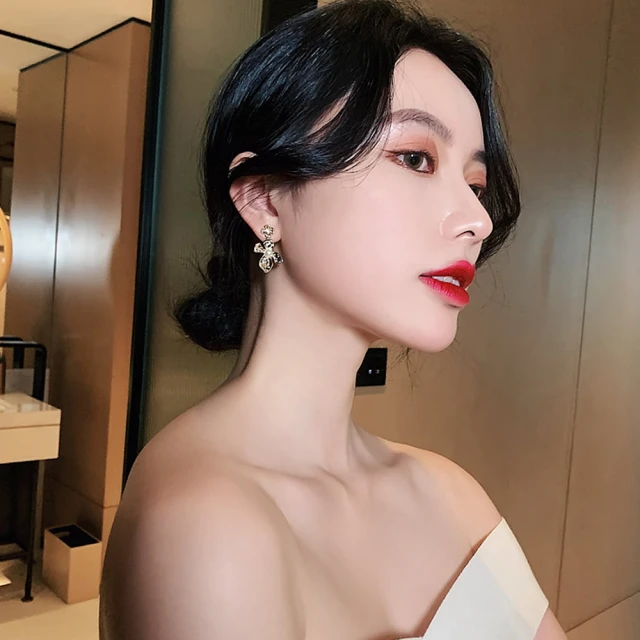 【Golicc】聖誕氣氛 毛絨蝴蝶結抓夾(聖誕節 髮飾 頭飾 鯊魚夾 抓夾 禮物 滿額贈) 歷史價格詳細信息