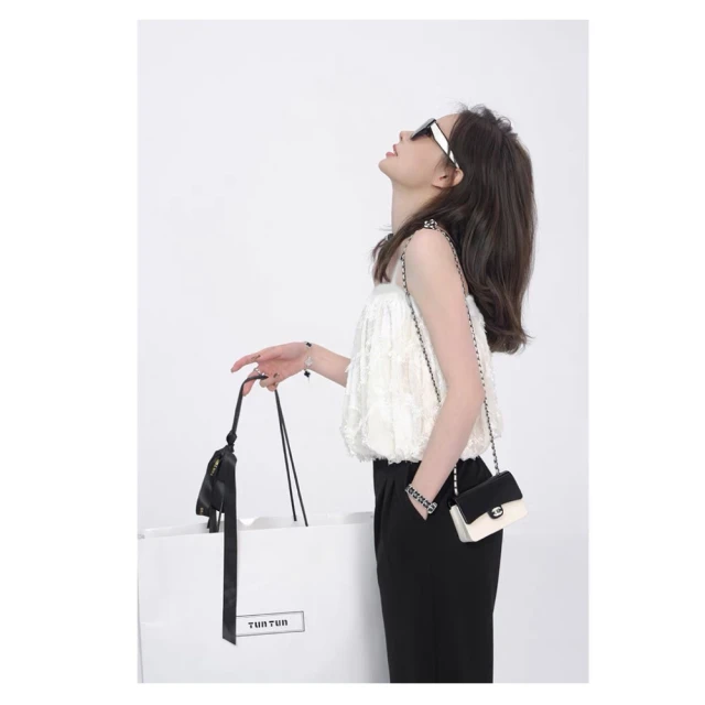 【illi】現貨 細肩帶平口短版彈性背心上衣 附胸墊短版造型上衣 歷史價格詳細信息