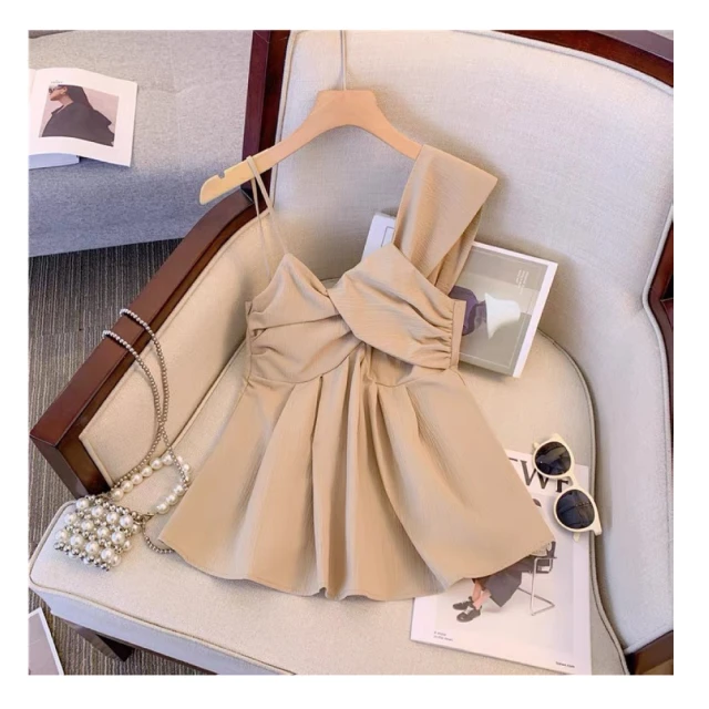 【illi】現貨 細肩帶平口短版彈性背心上衣 附胸墊短版造型上衣 歷史價格詳細信息