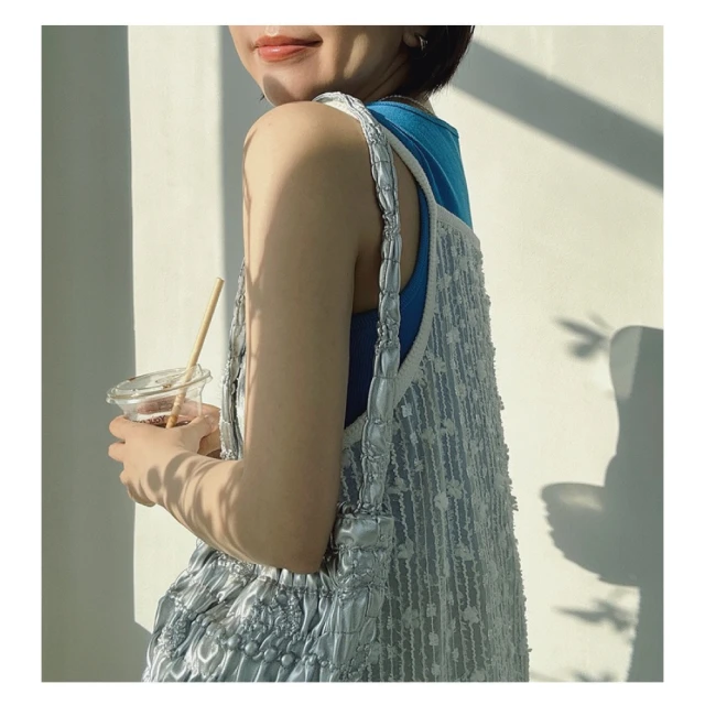 【illi】現貨 細肩帶平口短版彈性背心上衣 附胸墊短版造型上衣 歷史價格詳細信息