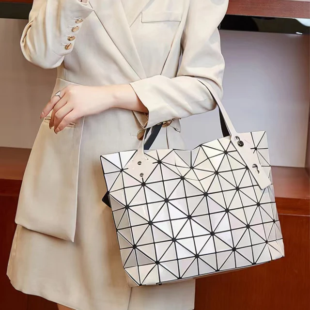 菱格手提托特包女生包包 女手提包 女幾何夜光水桶包 百搭菱格斜挎包 百變折疊斜跨包包 水餃包ST11021109 流行 歷史價格詳細信息