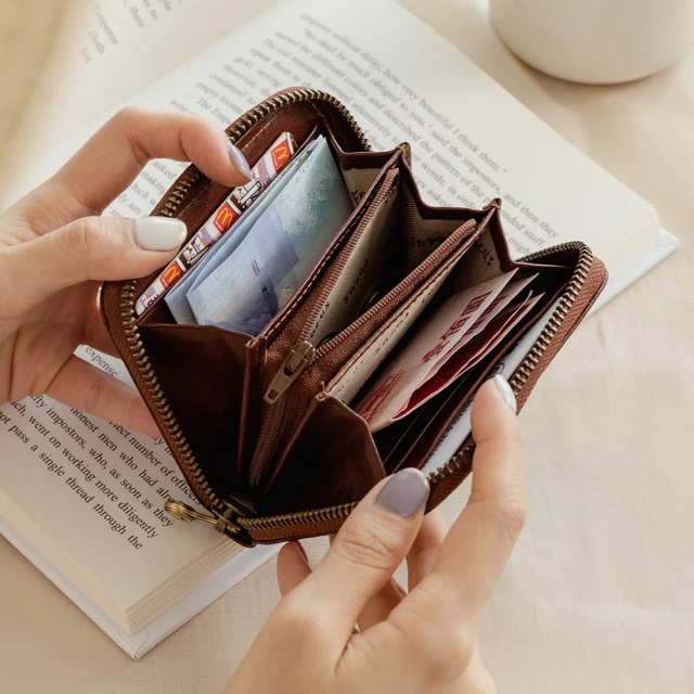 真皮短夾 義大利植鞣革 9卡 拉鍊包 Naturale系列 0116-13502-咖啡色 Crocodile 鱷魚皮件 歷史價格詳細信息