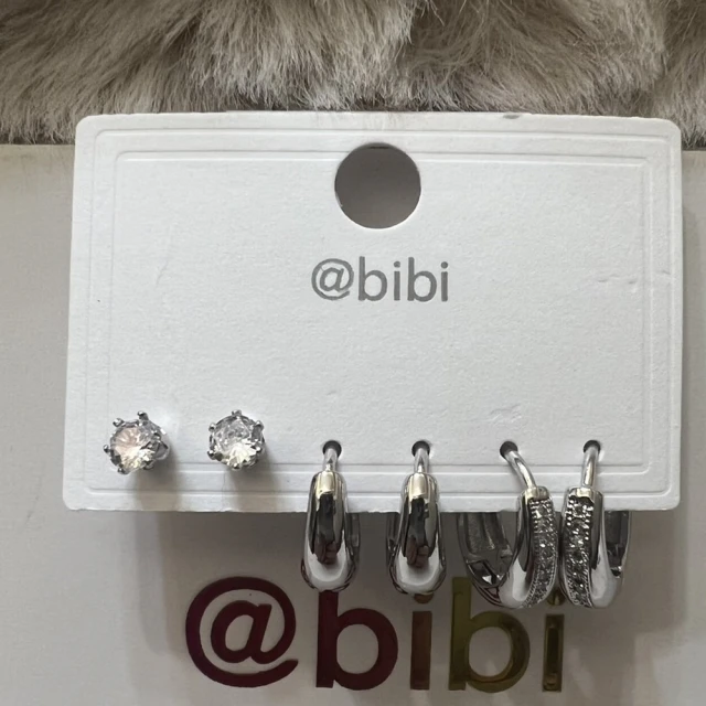 ins歐美流行氣質輕奢小香風智能感溫變色蝴蝶吊墜超仙彩色項鏈女 歷史價格詳細信息