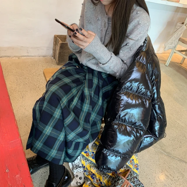 （今日匯款價2800含運售）割愛出清（只有一件不撞包）限量收藏品 Kinaz 經典圓鐵牌logo牛皮肩背包 (有縮拉繩） 歷史價格詳細信息