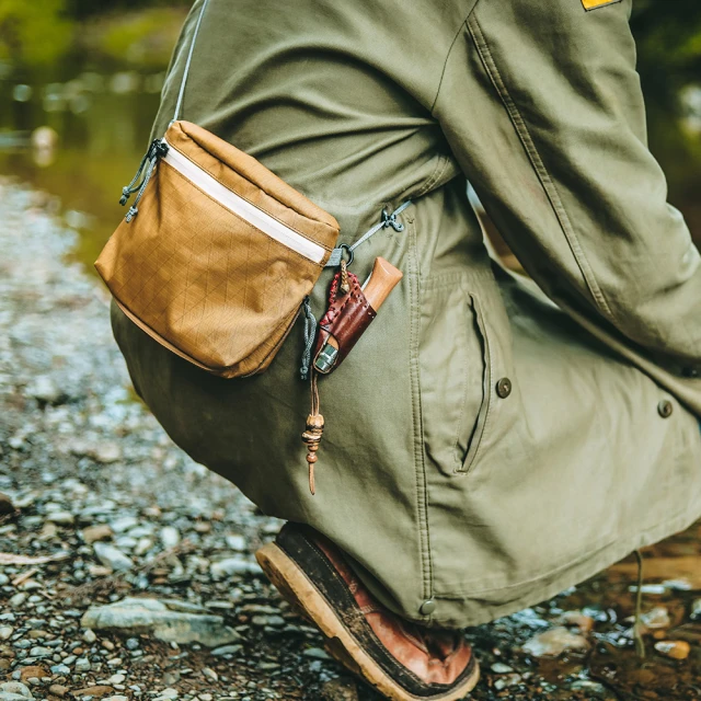 【荒野醫生包 Dr.Wilds】 防水隨身包 休閒側背包 手機包 旅遊 小廢包 肩背包 可調節長短 全黑款 歷史價格詳細信息