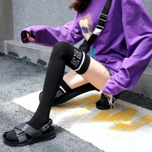 【89 zone】日系全棉字母條紋 女襪 運動襪 長筒襪 過膝襪  1 雙(黑/白/灰) 歷史價格詳細信息