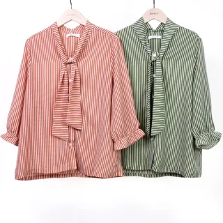 【betty’s 貝蒂思】雪紡條紋拼接蕾絲袖口上衣(黑色) 歷史價格詳細信息