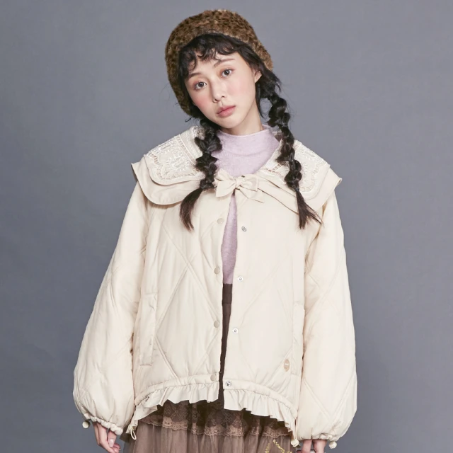 【betty’s 貝蒂思】雙層刺繡荷葉邊翻領雪紡條紋上衣(共二色) 歷史價格詳細信息