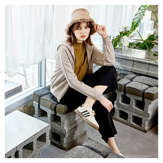 【MYVEGA 麥雪爾】MA羊毛肩拼接簍空蕾絲針織上衣-米 歷史價格詳細信息