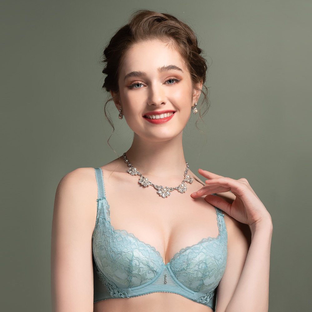 SWEAR 思薇爾 珍珠花頌 系列 M-XXL 蕾絲 中腰 三角 女內褲 (杏駝粉) 歷史價格詳細信息