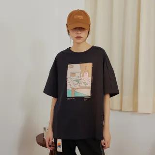 【gozo】下班烙跑印花T恤(深灰/淺卡其_F) | 女裝 圓領 休閒 歷史價格詳細信息
