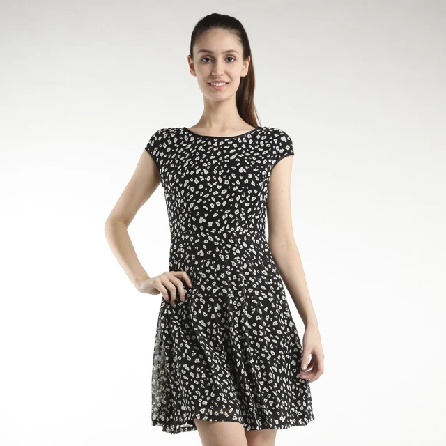 【KeyWear 奇威名品】浪漫愛心長袖洋裝 歷史價格詳細信息