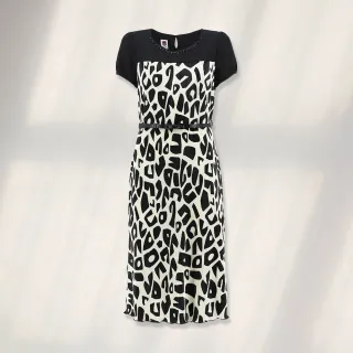 【ILEY 伊蕾】不規則荷葉活片剪裁斜紋A字短褲裙(深藍色；M-XL；1223022414) 歷史價格詳細信息