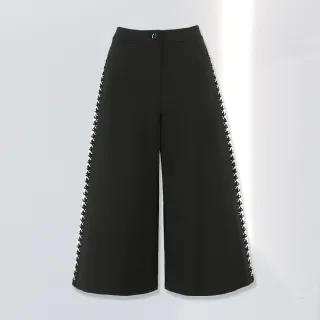 【ILEY 伊蕾】彈性愛心貼布繡字母標語羅馬布上衣1214161202(黑) 歷史價格詳細信息