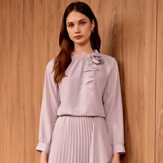 【ILEY 伊蕾】玫瑰花卉壓摺荷葉邊雪紡上衣(淺粉；M-2L；1243071408) 歷史價格詳細信息