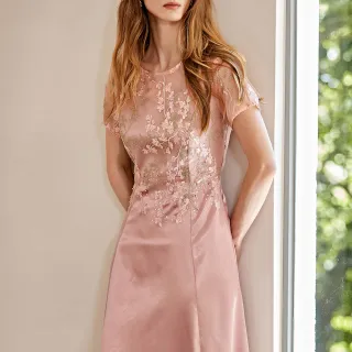 【ILEY 伊蕾】花卉刺繡亮鑽微喇牛仔褲(深咖色；M-2L；1234338605) 歷史價格詳細信息