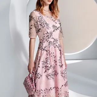 【ILEY 伊蕾】花卉星點抽鬚八分牛仔小直筒褲(白色；M-XL；1233338615) 歷史價格詳細信息