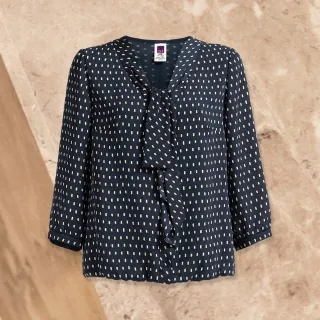 【ILEY 伊蕾】波浪領縲縈針織上衣(黑色；M-2L；1241455002) 歷史價格詳細信息