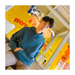 【LEVIS】男款 重磅刷毛口袋大學T / 學院風紅黃配色 / 精工刺繡Logo / 300GSM厚棉 熱賣單品 歷史價格詳細信息