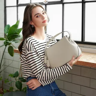 2R 托斯卡尼Toscani牛皮流蘇瑪歌包 摩登黑 歷史價格詳細信息