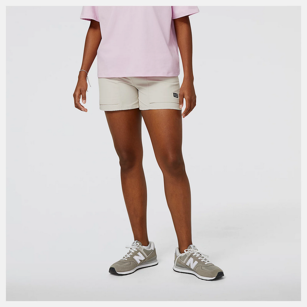 NEW BALANCE 短褲 NB 白花卉 刺繡LOGO 休閒短褲 女 WS31552WM 歷史價格詳細信息