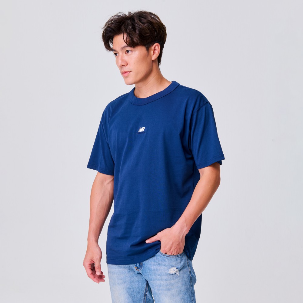 【New Balance】背面圖案寬鬆棉質短袖上衣_女性_杏白色_WT43550SST 歷史價格詳細信息