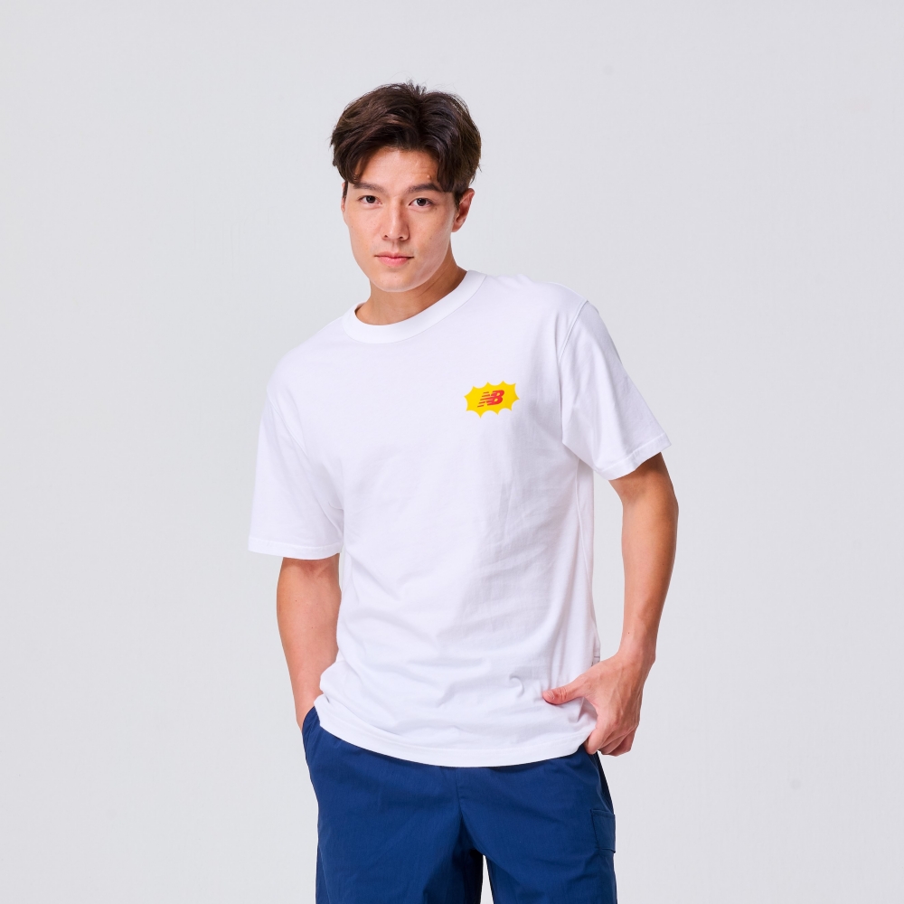 【New Balance】背面圖案寬鬆棉質短袖上衣_女性_杏白色_WT43550SST 歷史價格詳細信息