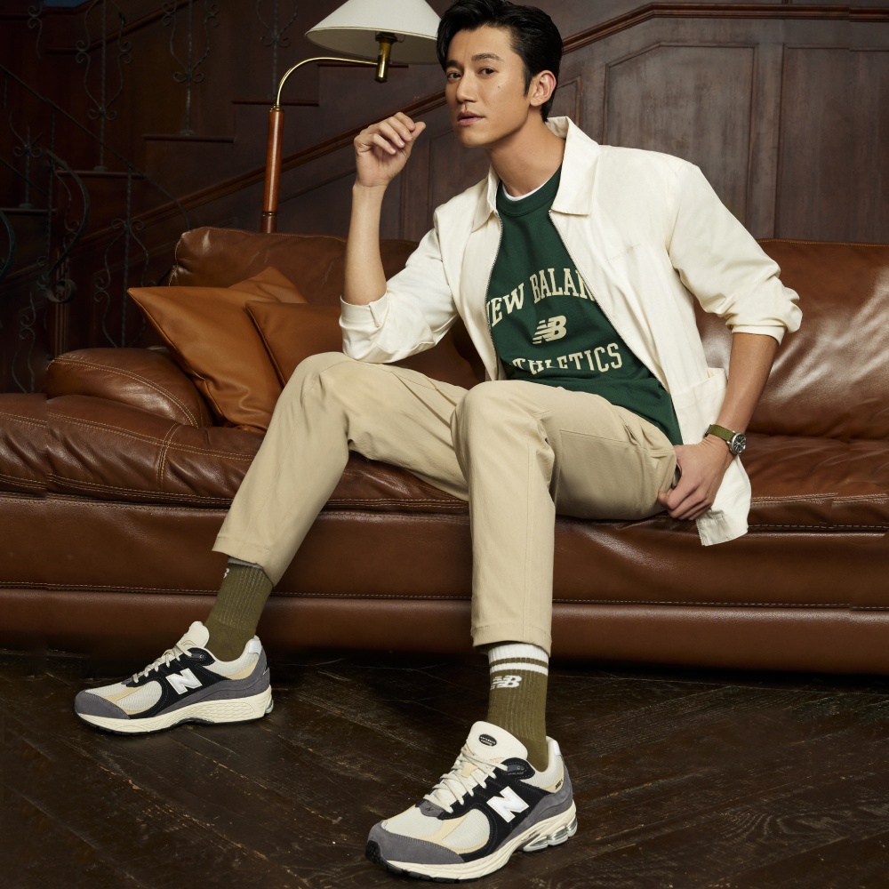 [New Balance]親膚植絨學院風文字長袖上衣_男性_灰色_AMT33550AG 歷史價格詳細信息