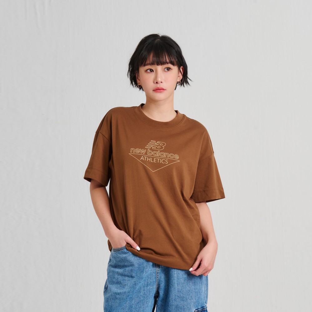 [New Balance]寬鬆圓領刺繡LOGO短袖上衣_女性_白色_AWT33510WT 歷史價格詳細信息