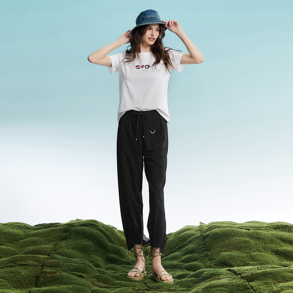 【OUWEY 歐薇】時髦運動風品牌印花短版排釦上衣(深藍色；S-L；3232161422) 歷史價格詳細信息