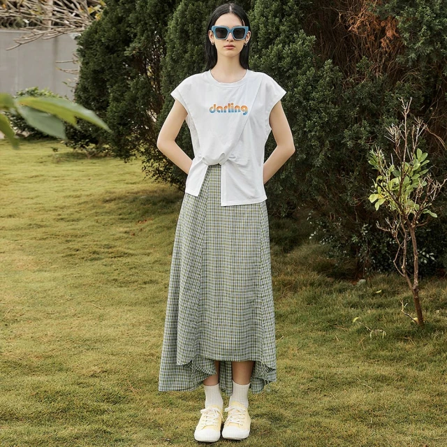 【OUWEY 歐薇】經典俐落時髦千鳥格織紋鬆緊修身短褲(兩色；S-L；3224166010) 歷史價格詳細信息