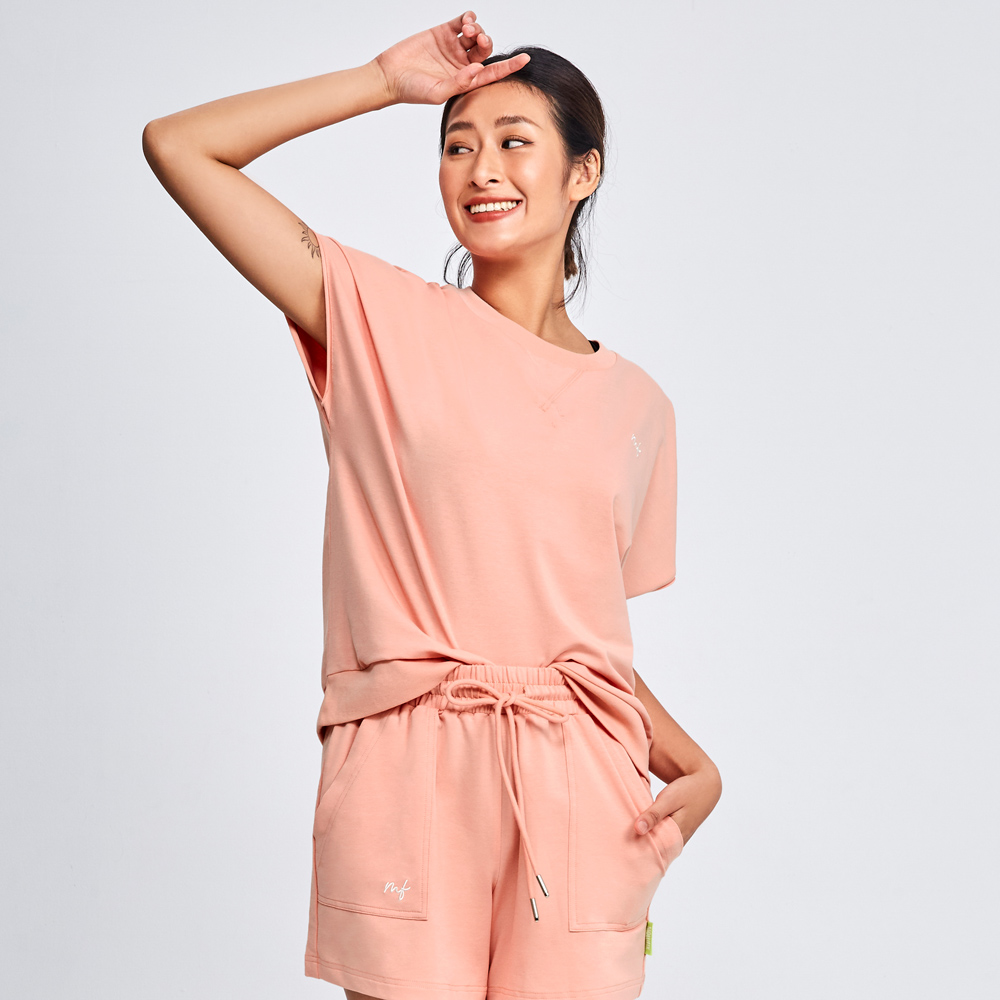 Mollifix 瑪莉菲絲 刺繡撞色開衩圓領上衣_4色 (淺藍/淺紫/黑灰/奶茶) 歷史價格詳細信息