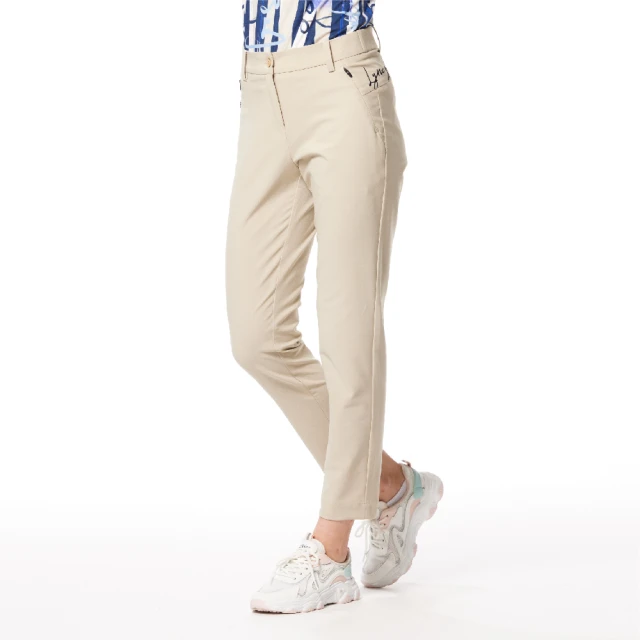 【Lynx Golf】女款日本進口布料抗皺彈性舒適丹寧風格織帶剪接設計草寫繡花造型窄管九分褲-深藍牛仔色 歷史價格詳細信息