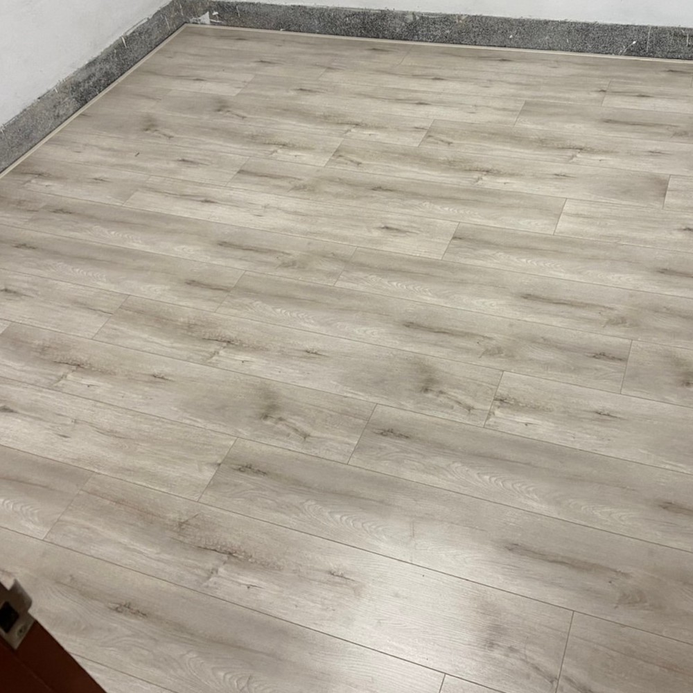 【特力屋】森 超耐磨地板 晨霧白橡 0.53坪 歷史價格詳細信息