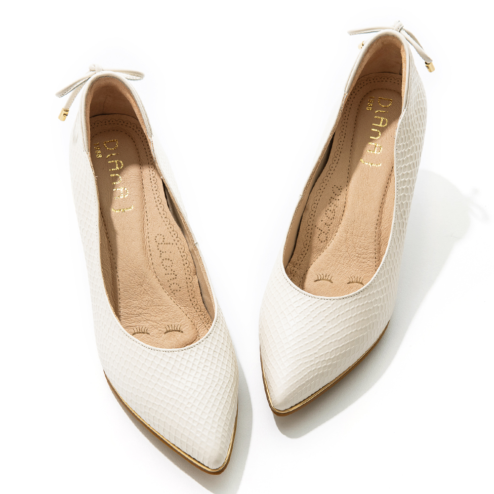 【DIANA】6.5cm質感羊皮經典小香蓬蓬縫線交織寬版鞋帶厚底拖鞋(經典黑) 歷史價格詳細信息