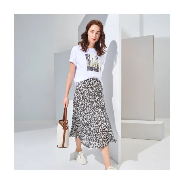 【Le Polka】經典圓領百搭繡花大學T-女 歷史價格詳細信息