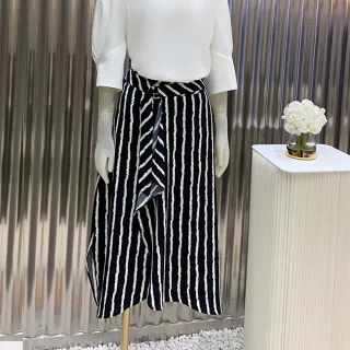 【Jessica Red】柔軟舒適顯瘦條紋雪紡半裙823118 價格比較,價格查詢,歷史價格詳細信息