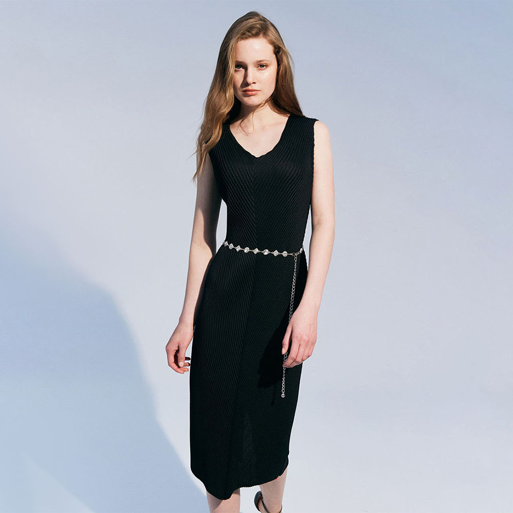 【MOMA】優雅V型領打褶上衣(三色) 歷史價格詳細信息