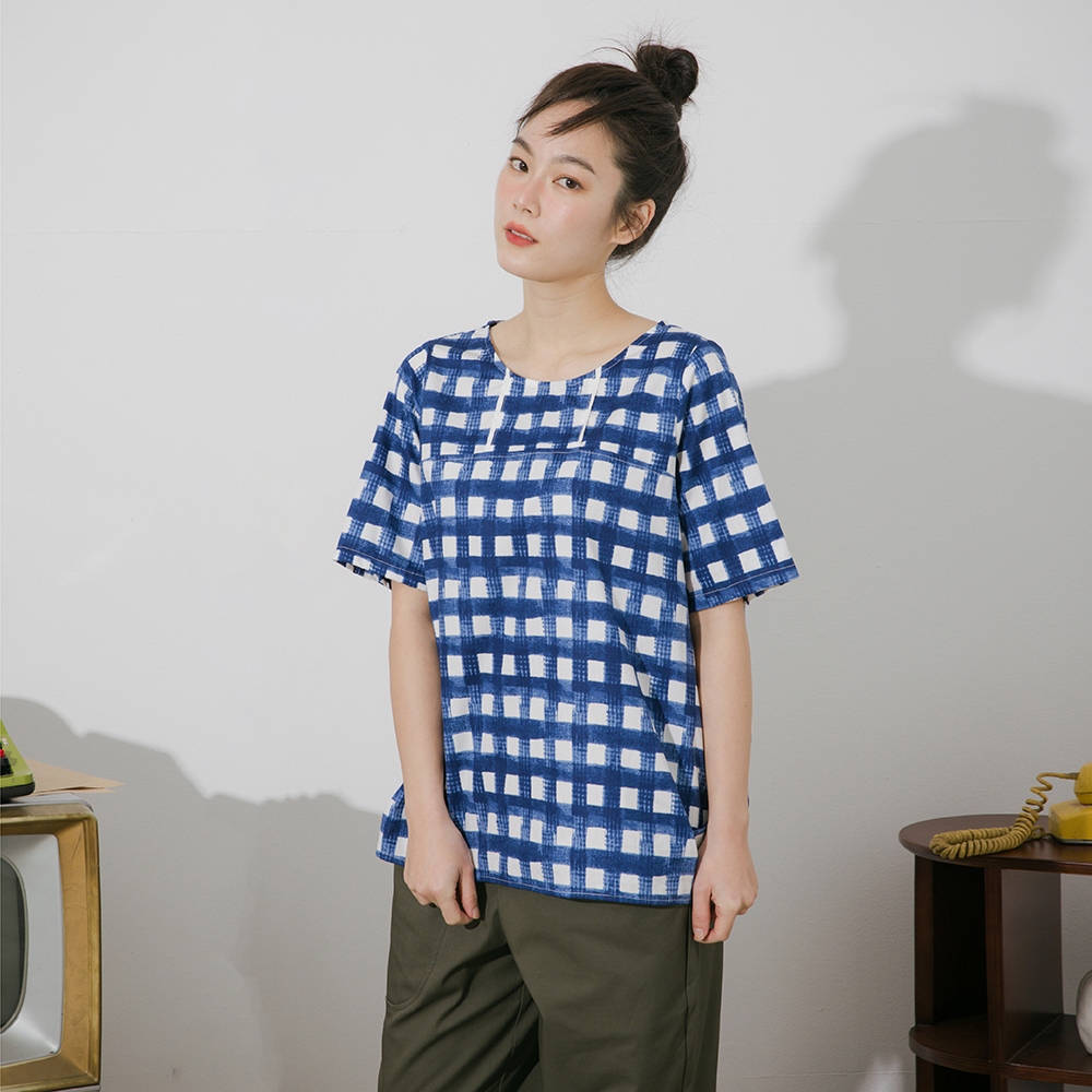 【MOSS CLUB】水彩筆觸印花微球型前短後長-女短袖上衣 印花 藍 黑(二色/版型適中) 歷史價格詳細信息