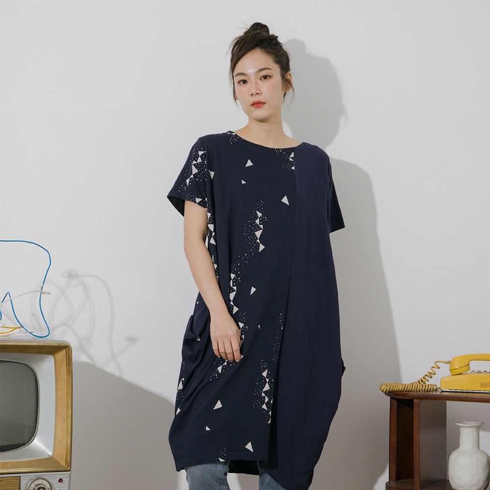 【MOSS CLUB】異材質剪接半開襟襯衫領長袖上衣(黑 白 卡/魅力商品) 歷史價格詳細信息
