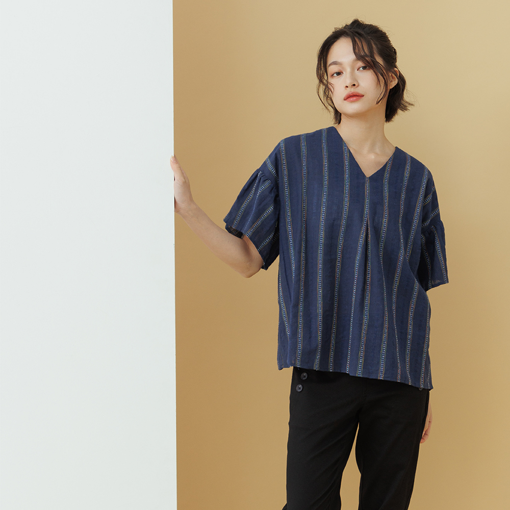 【MOSS CLUB】暗細條打摺變化袖型短袖上衣(咖 黃) 歷史價格詳細信息