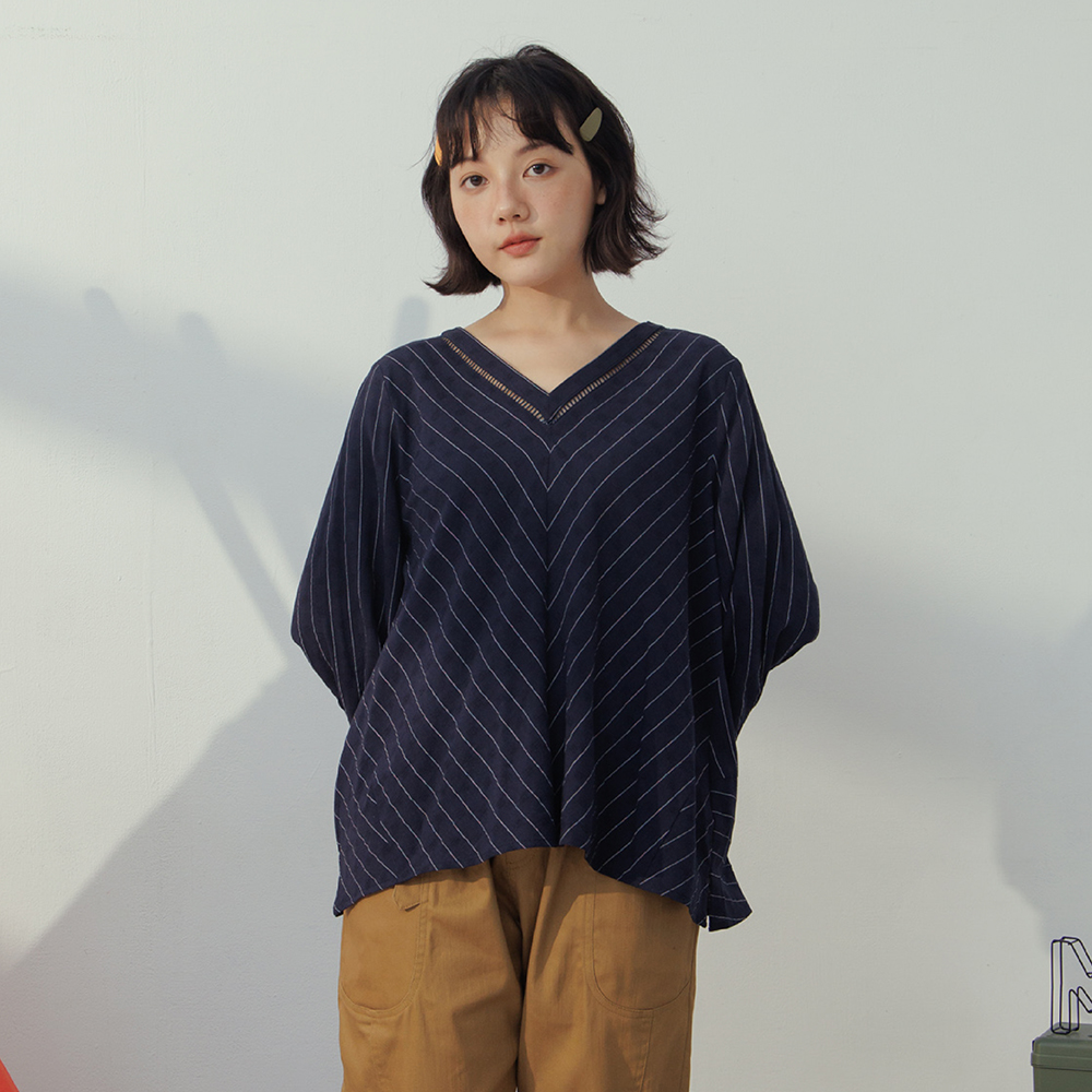 【MOSS CLUB】斜邊刷色剪破牛仔長寬褲(藍 黑/魅力商品) 歷史價格詳細信息