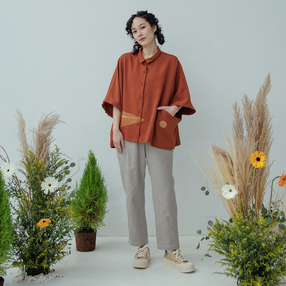 【MOSS CLUB】後腰鬆緊彈性斜紋蘿蔔-女長褲 斜紋 藍 黑 咖(三色/版型適中) 歷史價格詳細信息