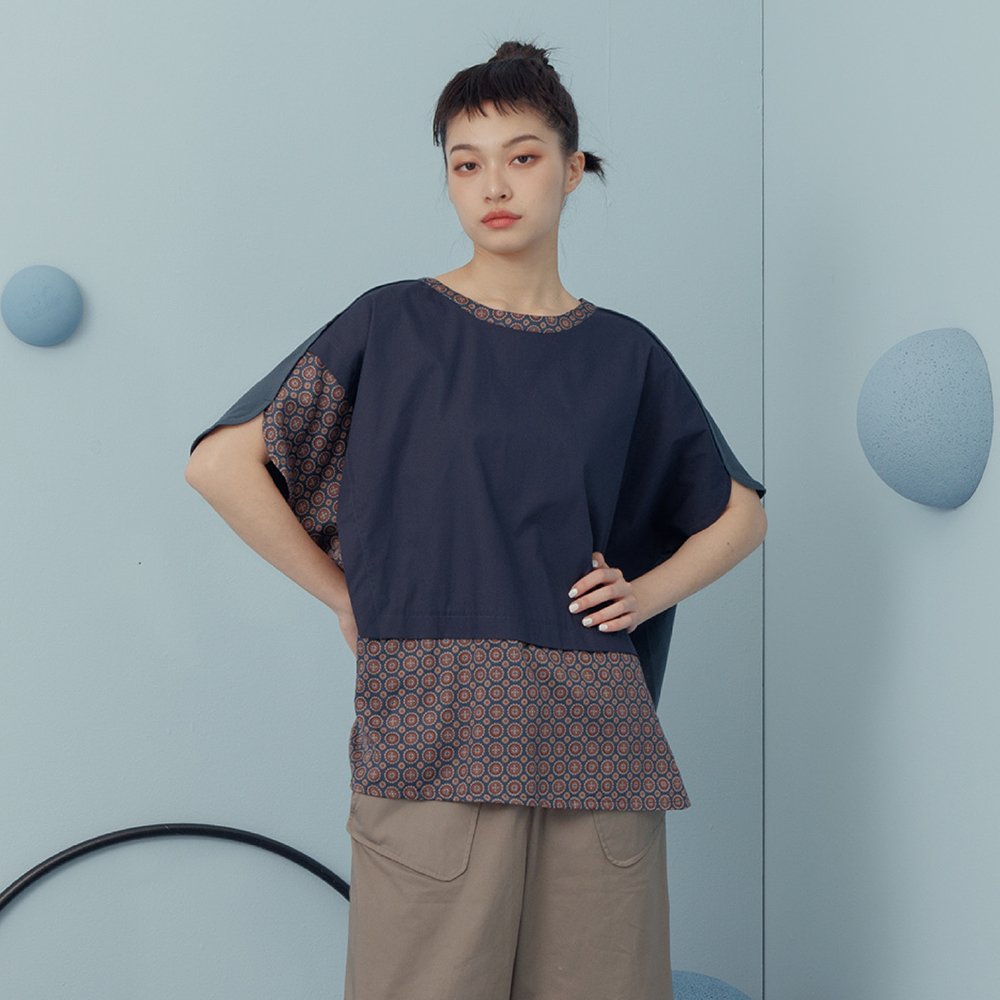 【MOSS CLUB】異材質剪接半開襟襯衫領長袖上衣(黑 白 卡/魅力商品) 歷史價格詳細信息
