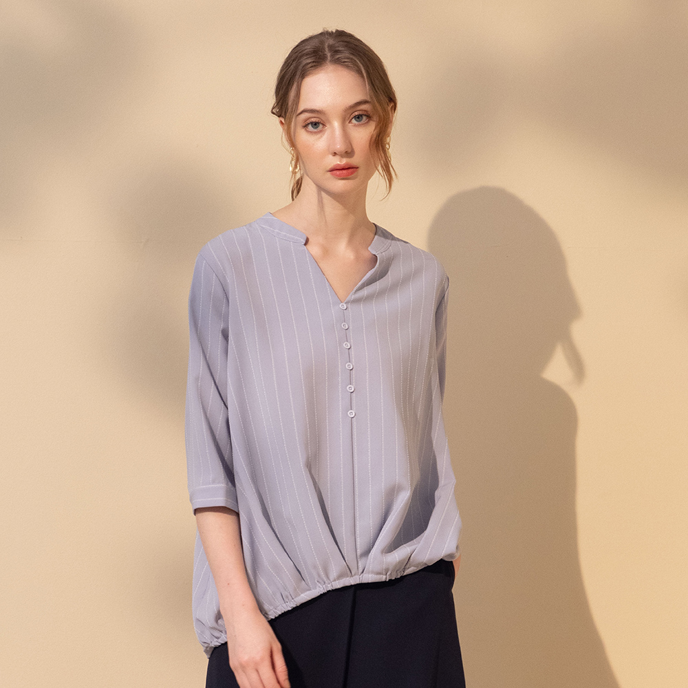 【MASTINA】翻領釦飾氣質-女長袖襯衫 翻領 藍 粉(二色/版型適中) 歷史價格詳細信息