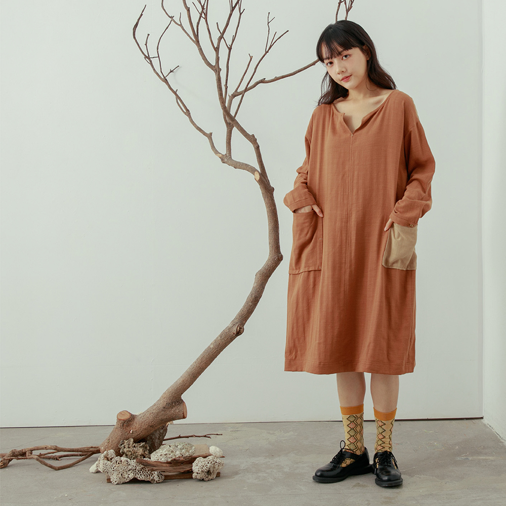 【MOSS CLUB】配色工裝兔子開車印花無袖吊帶裙(藍 卡) 歷史價格詳細信息