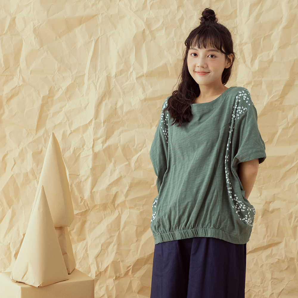 【MOSS CLUB】流線抓褶圓形點綴寬鬆短袖上衣 藍 黑 紅 歷史價格詳細信息
