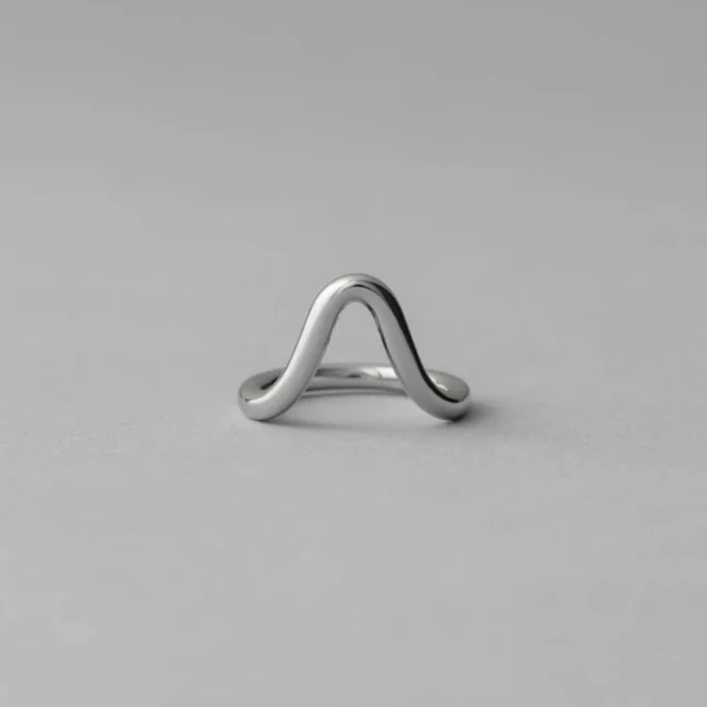 【ete】圓圈交錯簡約C型夾式耳環(金色) 歷史價格詳細信息